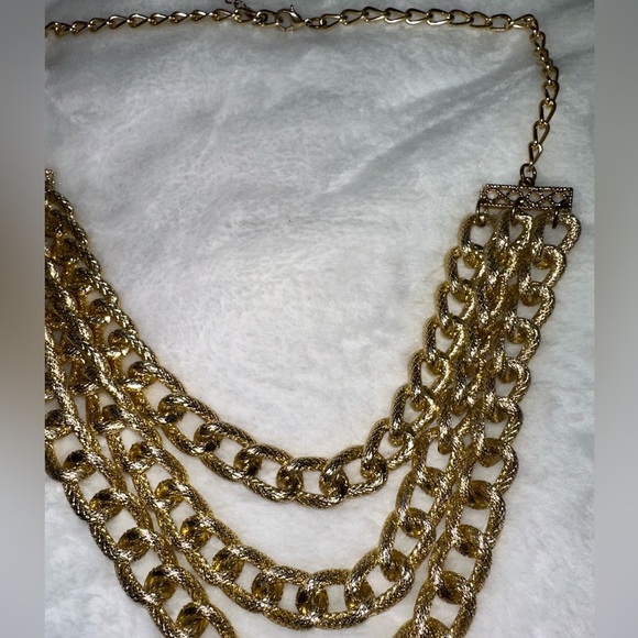 Triple gold link gold statement necklace - Picture 3 of 3